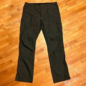 Kuhl Renegade Klassic fit. 38 x 34. Color: Koal. Tags removed but never worn.